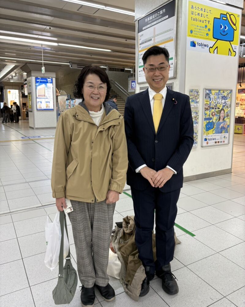 Image for the Tweet beginning: JR小倉駅にて、『秋野さん⁉』
『おぉー山さん‼』
『上京⁉』
『いえいえ福岡県内をずっと回っているんですよ‼』
『気を付けてねー👋』
いつも本当に有難うございます。行って参ります。 
