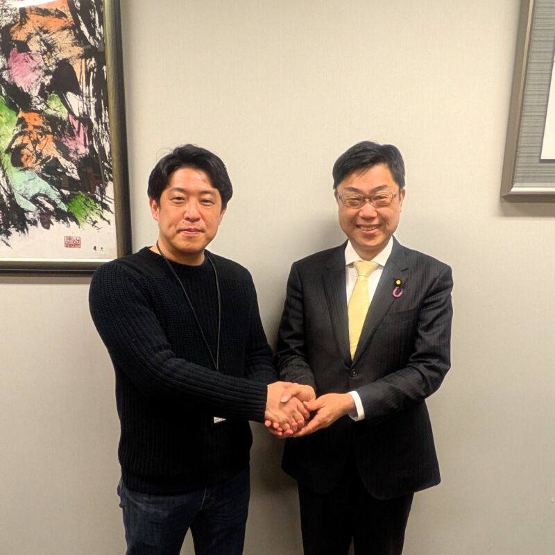 Image for the Tweet beginning: 中道改革連合（中道）福岡県第１区総支部の丸尾圭祐総支部長が711号室にお運びになりました。
漲る生命力。
1期目に、障がいと生きる児の福祉に対する所得制限を撤廃するために、議員立法「特別児童扶養手当等の支給に関する法律の一部を改正する法律」案を提出まで導いた実力。 