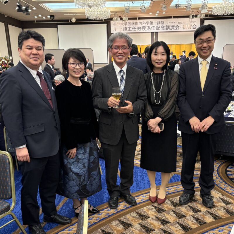 Image for the Tweet beginning: 母校・長崎大学の第一内科 川上 純教授退任祝賀会と、第二内科 迎 寛教授退任祝賀会にて、同級生（±1学年先輩後輩）と嬉しい時間。
学生や研修医のときのままがとても嬉しく、みんな活躍してるな～皆のお話しにとても刺激を受けました。
元気に頑張ります。有難うございました。