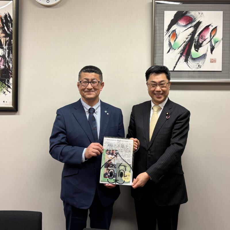 Image for the Tweet beginning: 築上町の古市照雄町長さんがお運びになりました。
第34回地球環境大賞を共同受賞した築上町。
し尿を廃棄物ではなく、宝の肥料として、肥料と食糧を地産地消してきた取組は、浄化槽を推進してきた私としても痺れるお話です。
液肥の濃縮施設は全国初。福岡の胸を張る取組です。
有難うございました。 