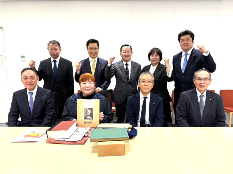 Image for the Tweet beginning: 公明党福岡県本部筑豊総支部(藤 伸一総支部長)が、福岡県が誇る山本作兵衛先生の手帳や作品をユネスコ世界の記憶に追加登録を目指し、お孫さんの緒方惠美さんを武井政一飯塚市長さんの許にご案内。
田川市⇒嘉麻市⇒直方市⇒飯塚市の議会議員も意見を述べて、緒方さんをお支え。
それでは出陣なり～ 