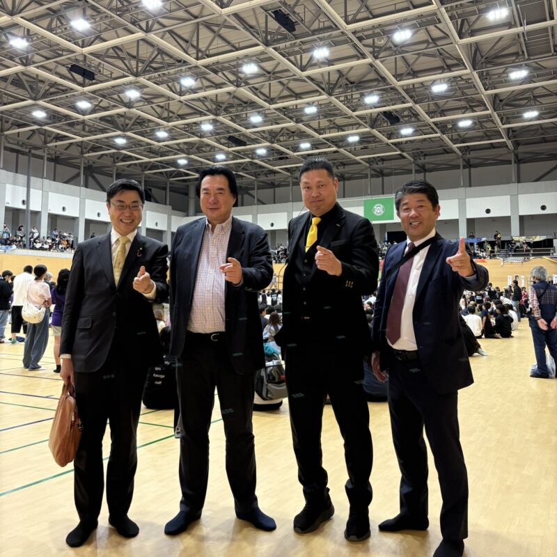 Image for the Tweet beginning: しもの六太議員と九州プロレスを観に行きました。
NPO法人九州プロレスの筑前りょう太理事長/プロレスラーと株式会社ナッツの荒木賢治代表取締役CEOにご挨拶。
一般社団法人SISRA代表理事/株式会社グリーンパワー代表取締役の南方晴雄選手を応援。 