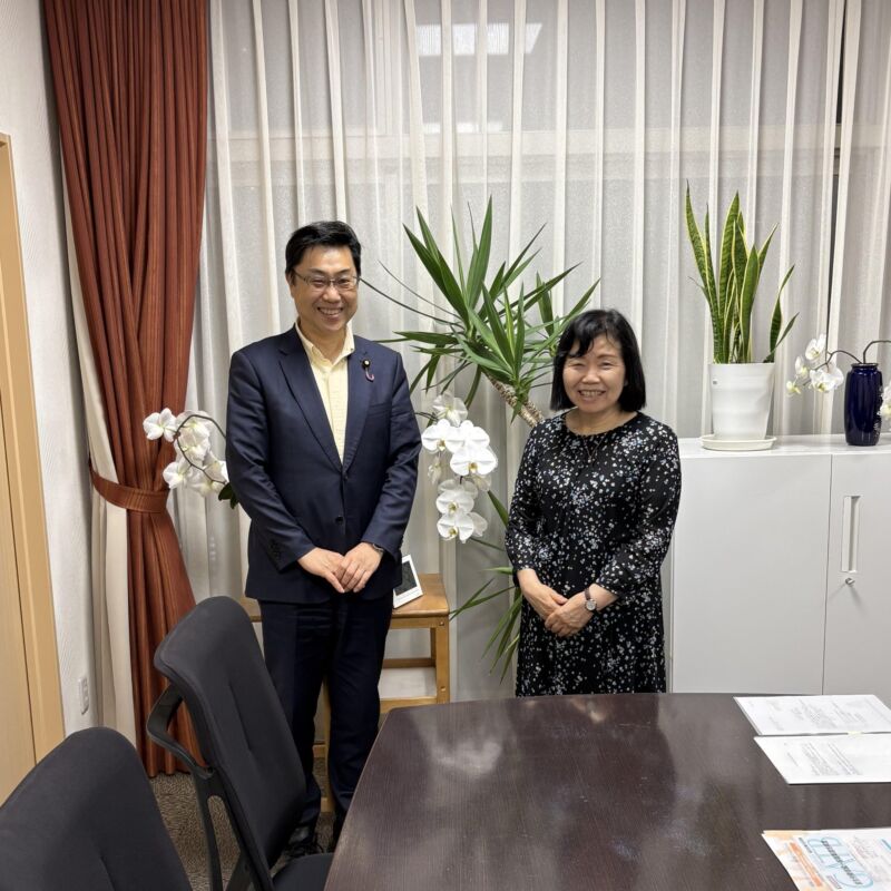 Image for the Tweet beginning: 社会福祉法人北九州市手をつなぐ育成会の小松啓子理事長を訪ねました。
これまで、令和3年、6年の障がい福祉サービス改定にあたり、強度行動障がいと生きる方に対する環境調整の概念を紡ぎ出されるなどご指導を仰いできました。 