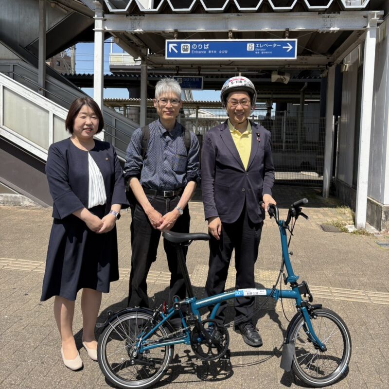 Image for the Tweet beginning: JR朽網駅にて、小学校の同級生で医師の安保克己クンと合流。
塩出麻里子県議に迎えに来て貰って一緒に向かったのは、サンレーこくら三礼庵。
『足を大切にして元気に生きよう』と題して講演。
朽網校区自治連合会の目良公昭会長をご来賓にお迎えして、ご質問も賜りました。
有難うございました。 
