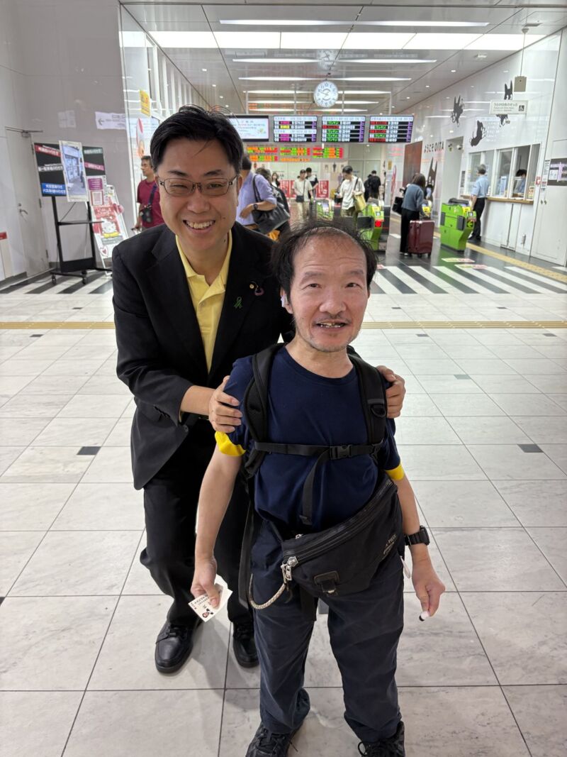 Image for the Tweet beginning: JR大分駅にて、「秋野さん😊」。
今日は大分県腎臓病協議会長の定時総会で、講演するんですよ。
嬉しい再会。有り難うございました。 