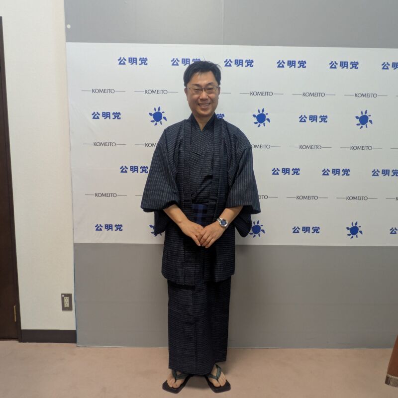 Image for the Tweet beginning: 久留米絣で会議に参加。お客様のお出迎え。
会議後に、竹谷とし子代表のお部屋に寄りました。 