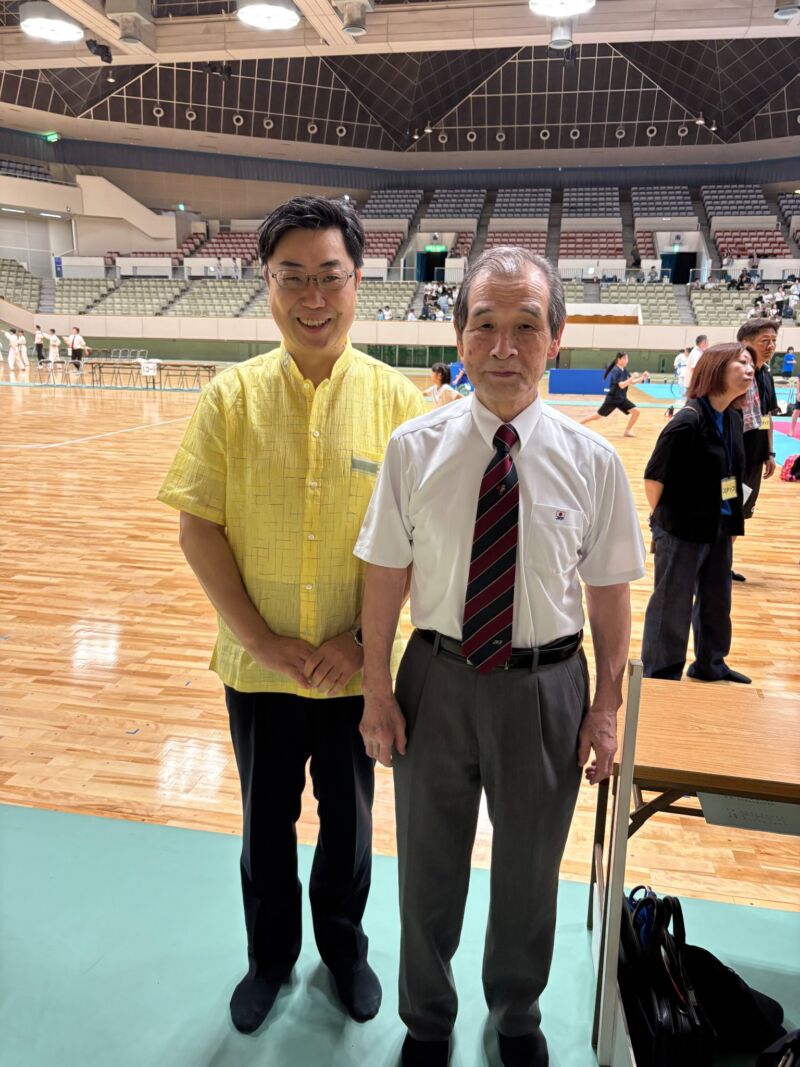 Image for the Tweet beginning: 横山 強会長のもと、第66回北九州市空手道選手権大会が開催。大会参与としてご挨拶。
子どもの足の発達について国会質疑を続けてきた私としては、空手の足さばきに注目。
養武會の林聖京会長、林秀拳師範にも木下幸子先輩とご挨拶。
皆さん、今日は日頃の稽古の成果を存分に発揮して下さい‼押忍！ 