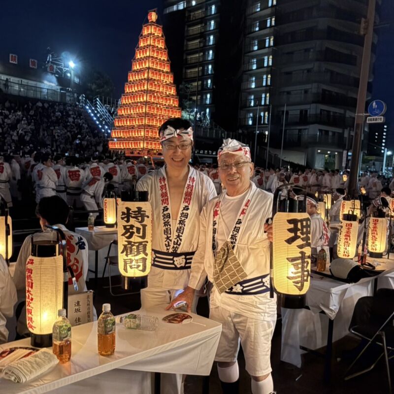 Image for the Tweet beginning: 令和8年第73回戸畑祇󠄀園大山笠競演会。
ユネスコ無形文化遺産です。
戸畑祇󠄀園大山笠振興会の日向祥剛会長と山中 稔理事と。
日向会長の号令で幟山笠の運行から、提灯山笠の運行へ‼ろうそくの光ってキレイでしょう⁉
戸畑祇󠄀園大山笠競演会は最高の盛り上がりです‼ 