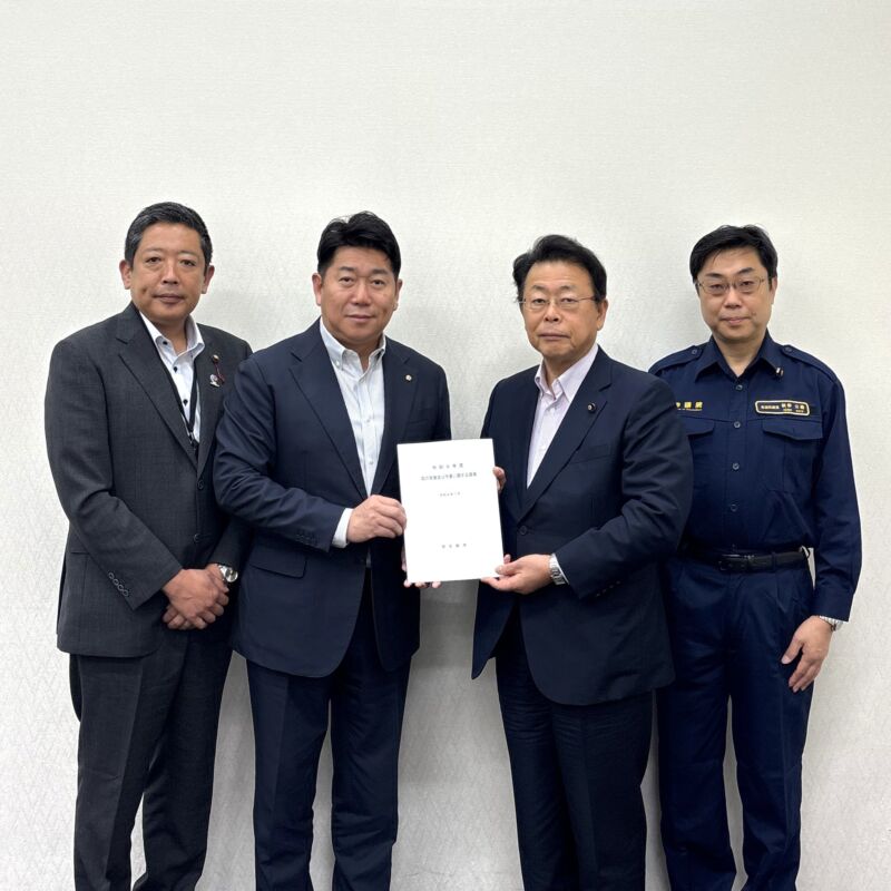 Image for the Tweet beginning: 指定都市市長会及び指定都市議長会による、令和９年度 国の施策及び予算に関する提案を、川崎市の福田紀彦市長さんと原 典之議長さんよりお受けしました。
・特別市制度について
・子ども医療費助成の在り方の検討について
・学校給食費の無償化について
深い議論になりました。有難うございました。 