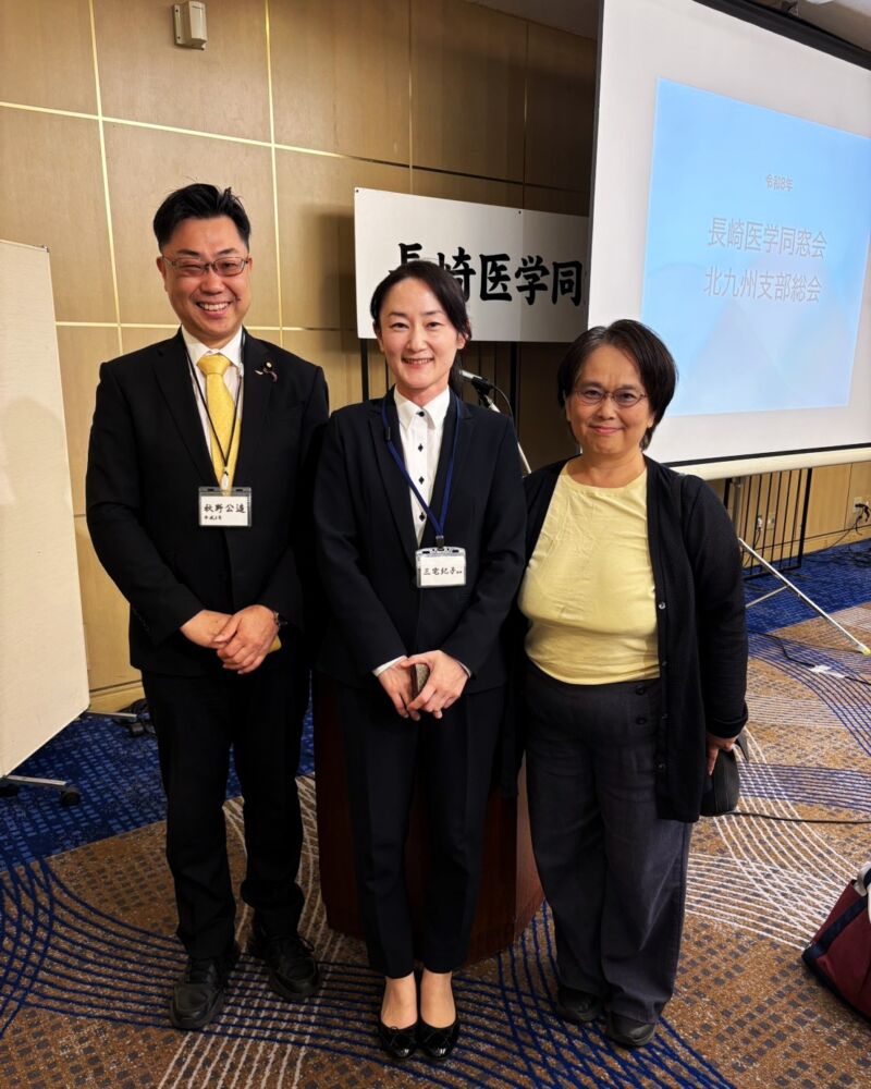 Image for the Tweet beginning: 長崎医学同窓会北九州支部(伊藤重彦支部長)総会に出席。
講演は小児科の三宅紀子教授。質疑応答も活発に先輩方大絶賛でした。
私も報告。
・北九州市で確認された山本作兵衛先生の作品について
・睡眠障害科の標榜実現について
・呼吸器感染症予防週間と非結核性抗酸菌症啓発週間の創設について 