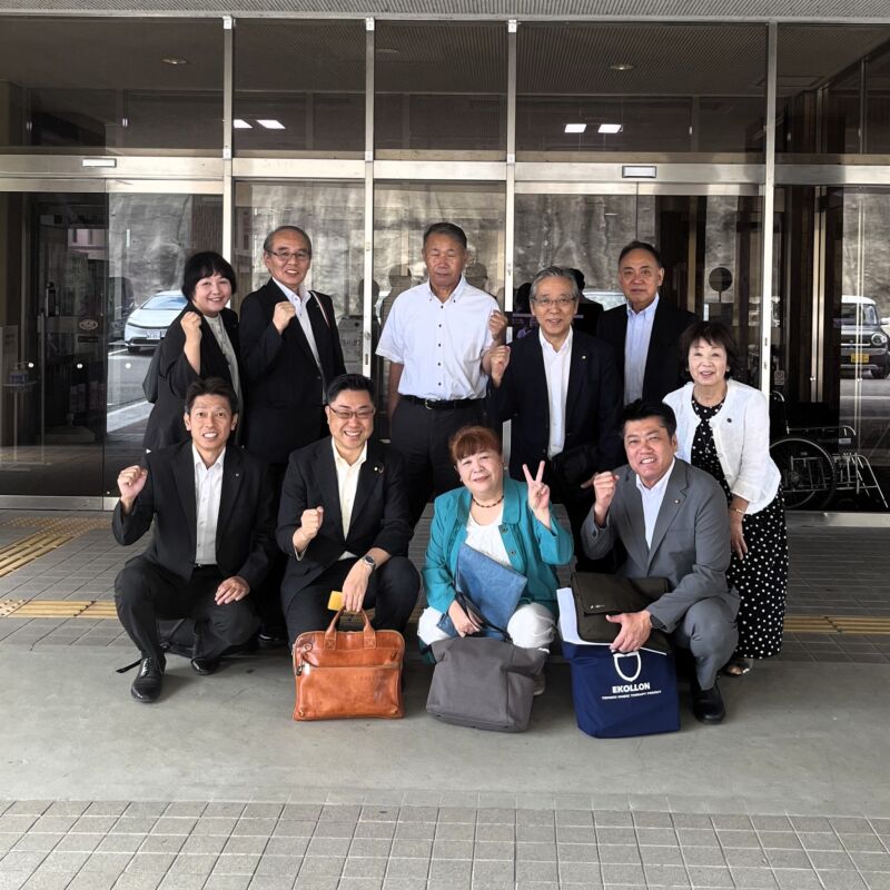 Image for the Tweet beginning: 田川市役所に、緒方恵美さんと公明党福岡県本部筑豊総支部議員団の有志＋中島隆治北九州市議が集合‼
その後は、大任町にて、サボテンハウスの前の「ふるさと館おおとう」にて、山本作兵衛先生の作品（レプリカ）に学びました。
皆様、有難うございました 