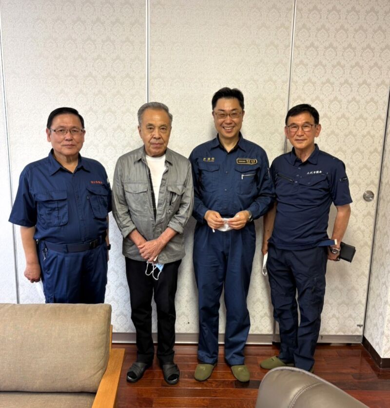 Image for the Tweet beginning: 令和8年熊本地震からの復旧・復興に向けて、熊本県氷川町の社会福祉法人白寿会の堺 徹夫理事長はじめ皆様を訪ねました。
城下広作県代表、橋本隆一八代市議と、支援物資について、また窮状をお伺いするとともに、建物の被害状況も視ました。
お役に立ってまいります。熊本空港から上京します。 