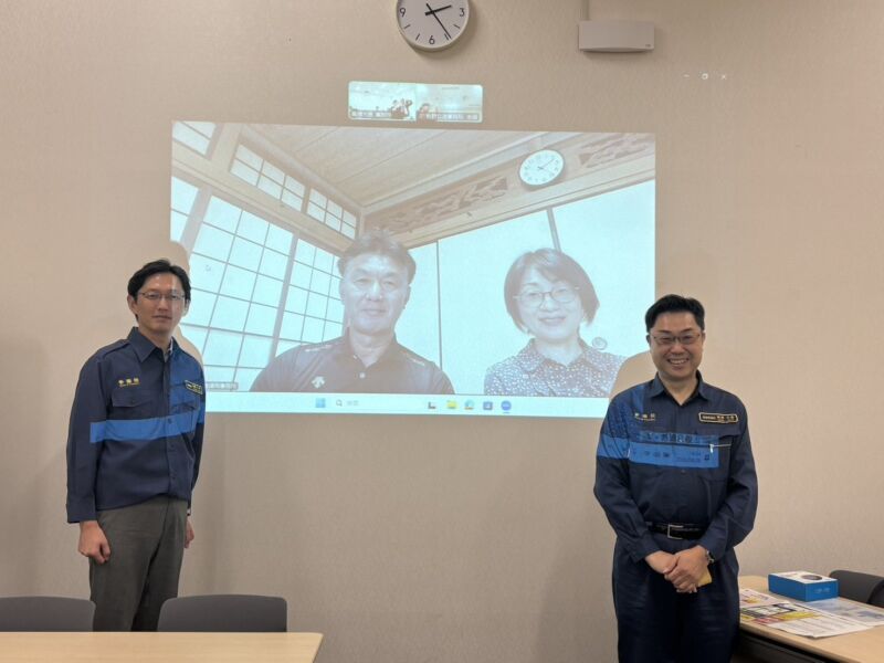 Image for the Tweet beginning: 公明党内閣部会と農水部会の合同会議。
三功園の佐々木浩喜社長をオンラインで招いて、須山聡美うきは市議と、二年続けて梨の盗難に遭われた状況等についてお聞きしました。
解決に向けて、警察庁と農林水産省の皆様を交えて皆で議論しました。
高橋光男農水部会長と。有難うございました。 