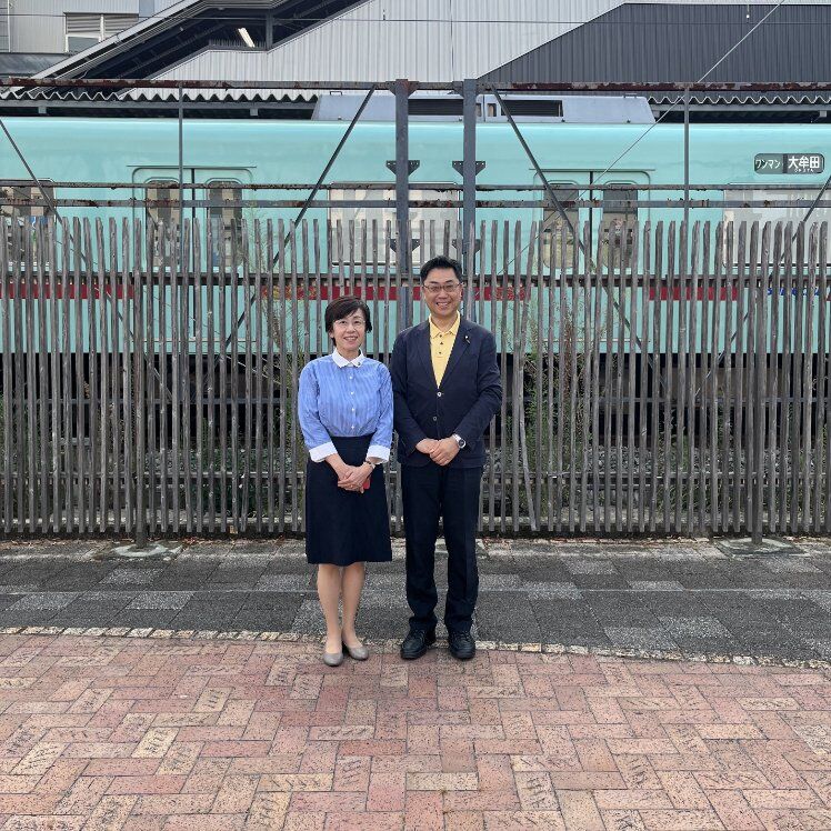 Image for the Tweet beginning: 福岡に帰りました。
柳川市に、菊次たまる/今村ともこ柳川市議と株式会社ファインテックの本木敏彦社長はじめ皆様を訪ねました。
私もかつては、顕微鏡で観察したい組織などを薄く切るために刃を使っていました。
ファインテックの超硬合金製の刃は、柳川の、福岡の、日本の誇りです。 
