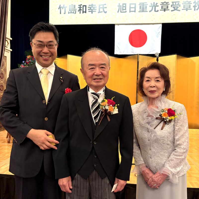 Image for the Tweet beginning: 竹島和幸氏 旭日重光章受章祝賀会に参加させていただきました。
素晴らしい会に会場となった西鉄グランドホテルは喜びで溢れました。
「目標も高く」「目標に近づく知恵必要」大切なお言葉に襟を正す思いです。
本当におめでとうございました。 