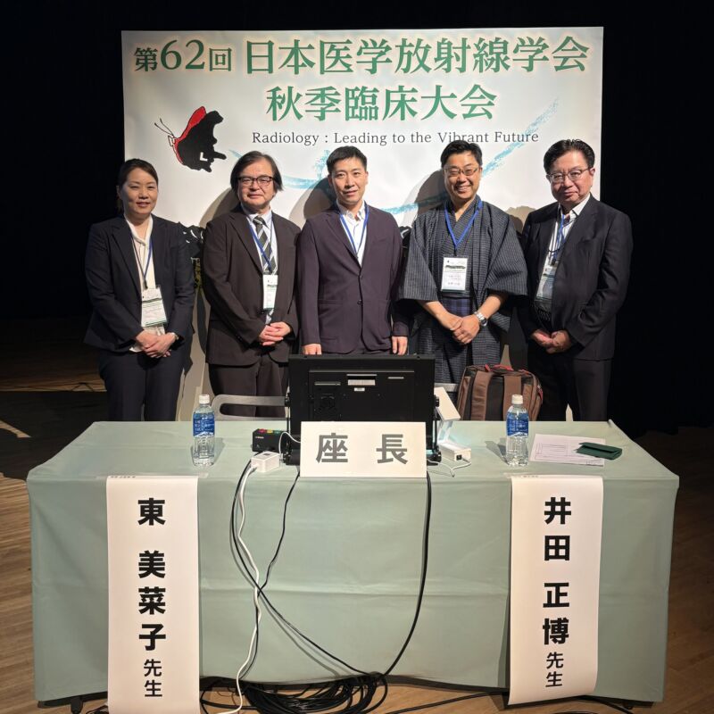 Image for the Tweet beginning: 旭川市民文化会館にて第62回日本医学放射線学会秋季臨床大会JCRアワー。
座長はJCR日本放射線科専門医会・医会の井田正博（前）理事長と東 美菜子副理事長。
演者は厚労省の伴 圭吾先生、秋野、三重大学次期学長予定者の佐久間 肇先生、井田先生、
診療報酬改定について議論します。頑張ってきます‼️ 