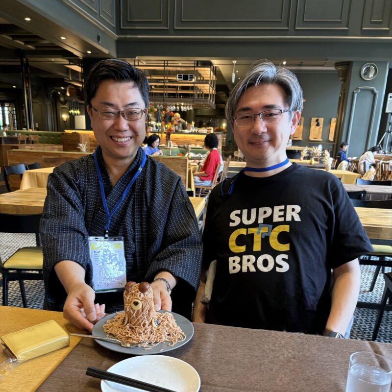 Image for the Tweet beginning: 国立がん研究センター中央病院の三宅基隆先生のTシャツにはSUPER CTC BROTHERSのロゴが‼
大腸がんは死亡数も罹患数も増加傾向です。
がんで亡くなる女性の死亡原因で1番多いのは大腸がんです。
どう早期発見するか。
大腸CT(CT colonography：CTC)についてご指導を仰ぎました。
有難うございました‼ 