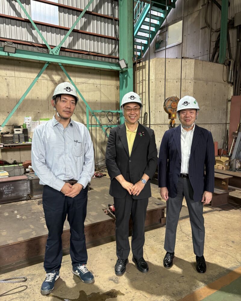 Image for the Tweet beginning: 福岡に戻って、那珂川市へ。
共和製作所に武末潔命社長を訪ねました。
日頃のご指導に心から感謝です。ちょうど終業時間。若い皆様も、外国からの方もやり終えた感、充実感に溢れており、ご活躍を感じます。お疲れ様でございます。有難うございました。 