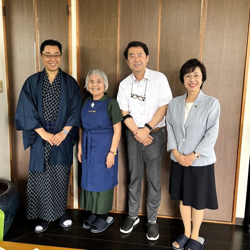 Image for the Tweet beginning: 今村ともこ柳川市議と、
柳川市ボランティア連絡協議会会長の森田精子先生と、
NPO法人フリースクール学び舎福岡理事長の鶴山隆志先生の許へ。
柳川市の子どもたちの可能性を信じ支える議論。
今村議員、頑張りましょう。有難うございました。 