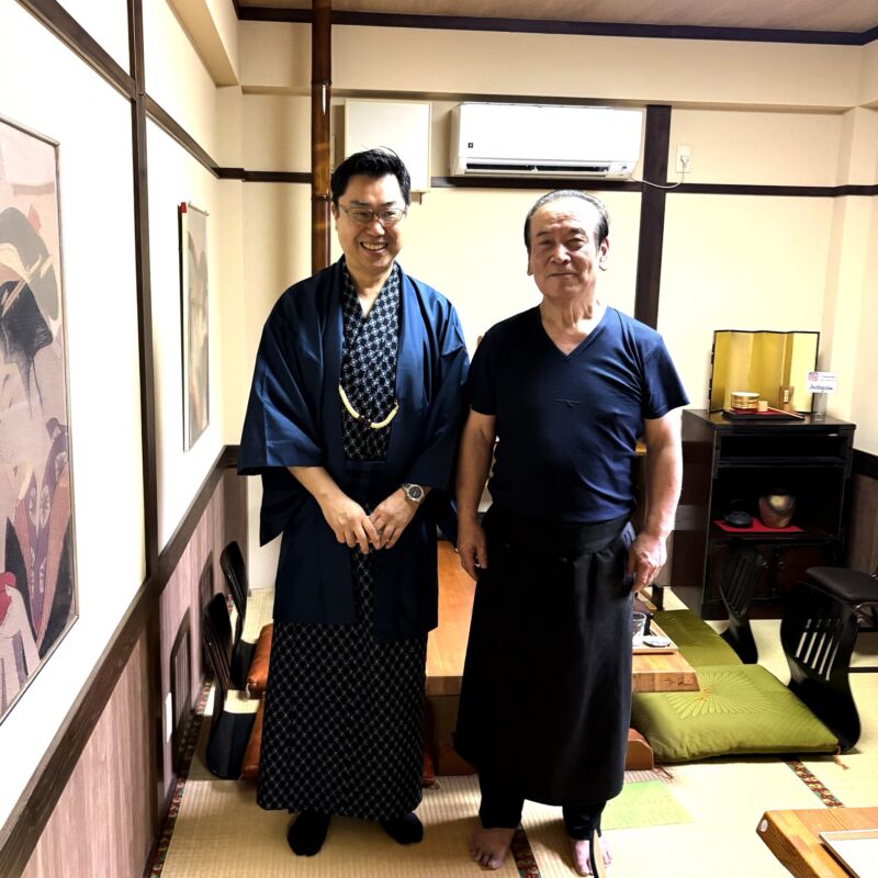 Image for the Tweet beginning: 令和2年7月豪雨災害では球磨川、筑後川下中流域の内水被害と上流域に注ぐ玖珠川も氾濫。
当時、被害を受けた『合楽』さんの大将を再訪。
「店を畳んだ方が楽だ。でもそういう訳にはいかない」と語られた大将。
合楽さんはお客さんで賑わっています。女将さんのお話しが優しいです。
また伺いますね。 