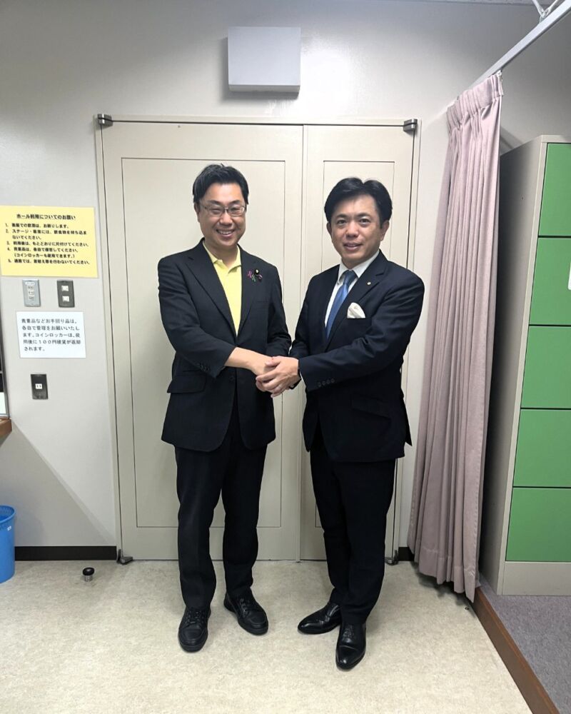 Image for the Tweet beginning: つつみ健太郎福岡市議(西区選出)と報告会。
つつみ議員の1期4年の報告に皆様の拍手が続きます。
・ストーマに対する基準額の引き上げ
・生ごみ堆肥化容器補助金の対象に乾燥式を追加
・防犯カメラの設置等‥
お話しに引き込まれました。
決意溢れる会合になりましたね。
つつみ議員、頑張りましょう‼ 