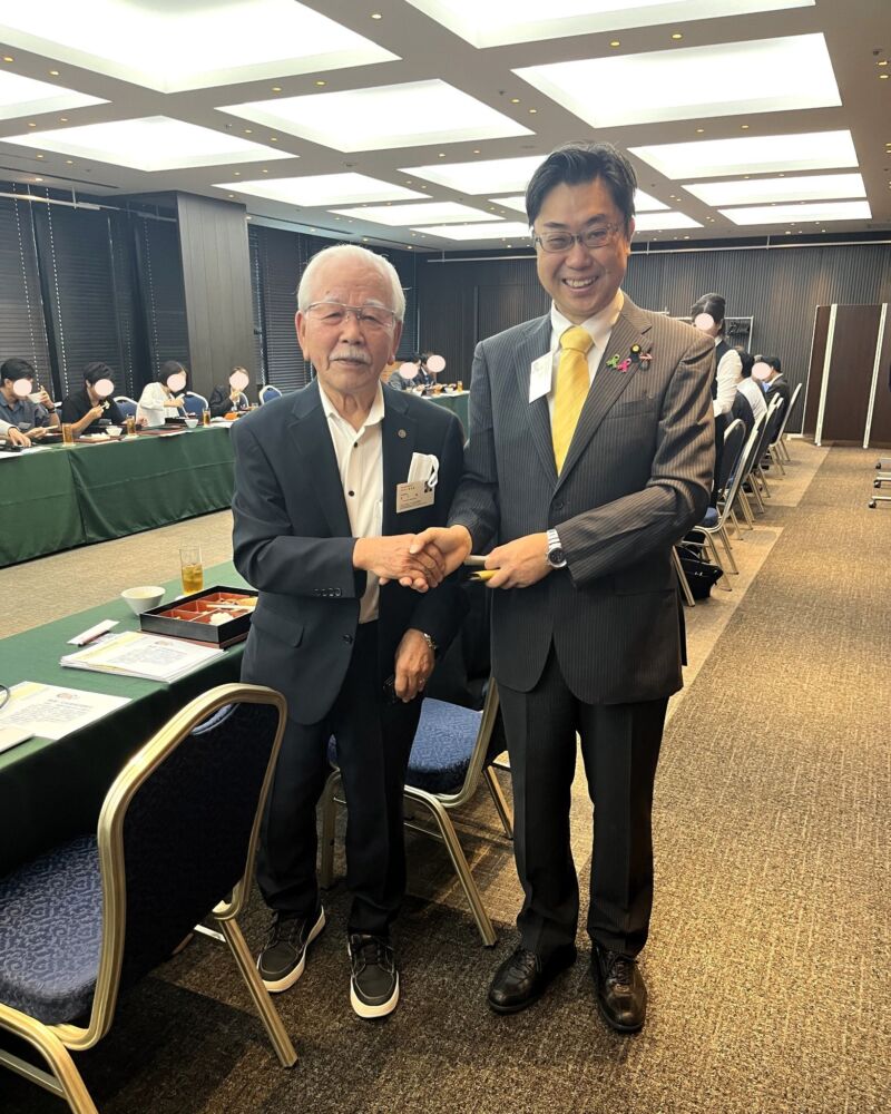 Image for the Tweet beginning: 福岡に戻って、”福岡不動産倶楽部” 10月度ランチ勉強会に参加。
・『睡眠障害科』の標榜が実現したことをふまえ、睡眠の大切さ。
・『呼吸器感染症予防週間』と『非結核性抗酸菌症啓発週間』が実現したことをふまえ、肺炎を予防することの大切さ。
についてご報告申し上げました。
愛企画の竹下 