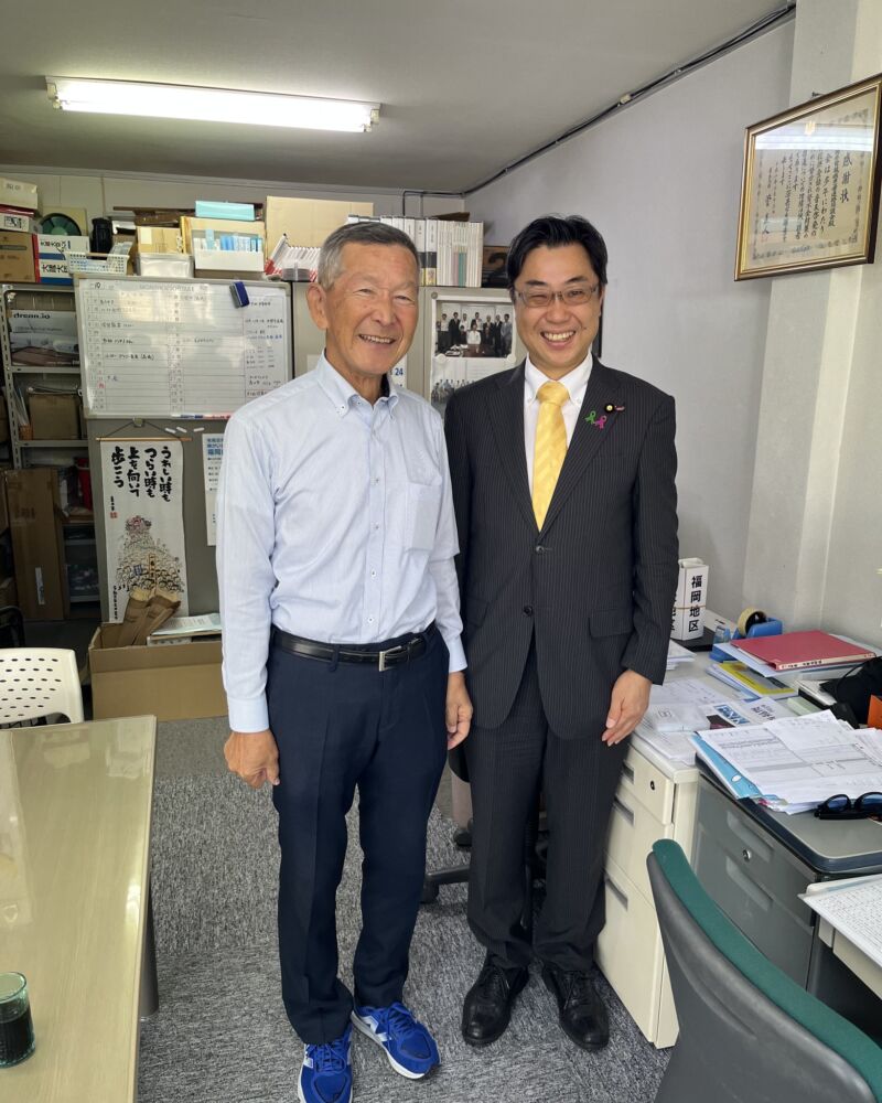 Image for the Tweet beginning: 福岡県腎臓病患者連絡協議会事務所に、森満義彦会長を訪ねました。
第8代会長をお務めになられた森満会長が、第11代会長に再任されました。
種々、ご報告してお打ち合わせ。
いつも有難うございます。 