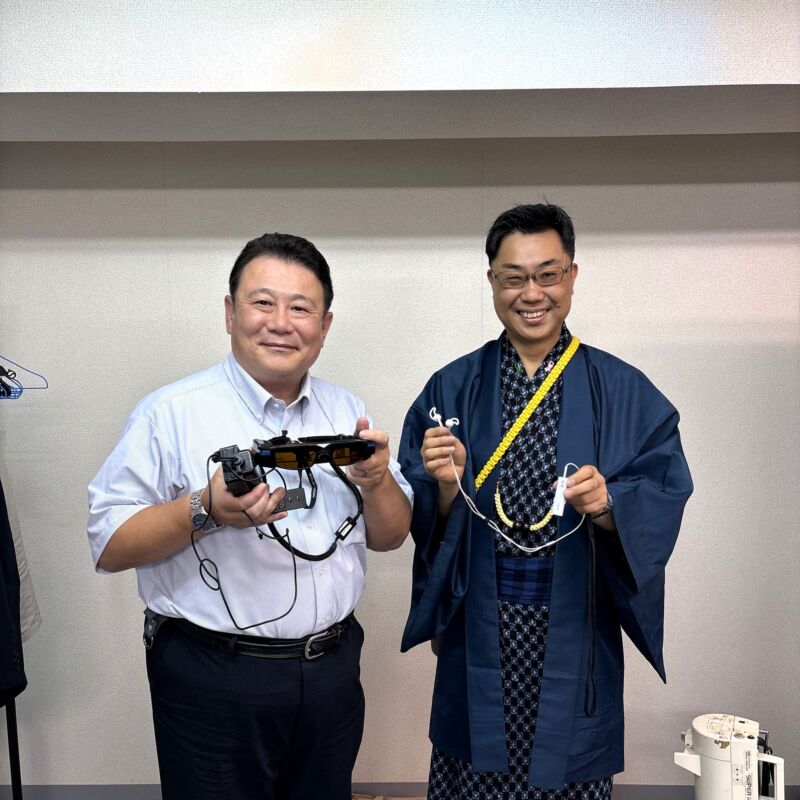 Image for the Tweet beginning: 豊島あつし新宿区議会議員の番組『とよチャンネル』に出演しました。
暗所視支援眼鏡を、新宿区内で日常生活支援用具の給付の対象とした豊島議員の実行力について議論。
次は、『軟骨伝導イヤホンの導入は如何ですか？』と申し上げましたところ、『やります‼』と皆様の前で公約になさいました。 