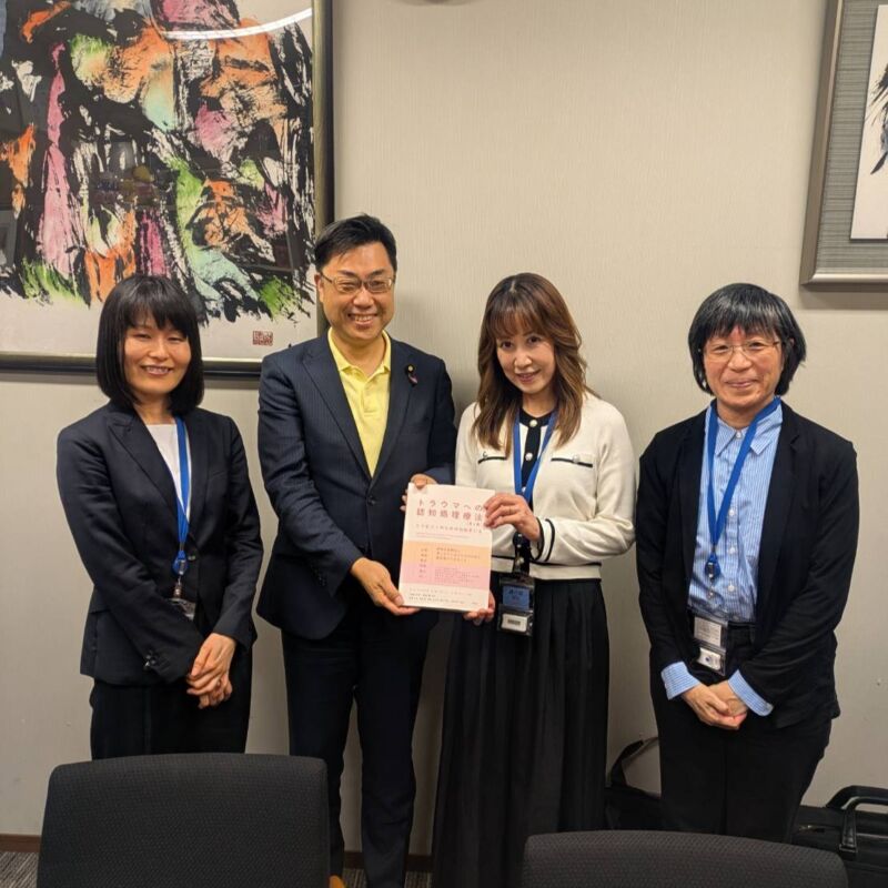 Image for the Tweet beginning: 地元・福岡にて大変にお世話になっております、久留米大学の大江美佐里先生と打ち合わせ。
かつて、労働施策総合推進法等の一部を改正する法案審議に当たり、大江先生を参考人としてお招きし、陳述賜れたことは私の誇りです。
公認心理士が行う認知処理療法(CPT)の保険適用にあたりご指導を仰いだ、 
